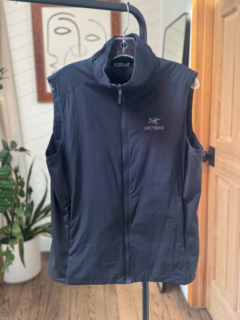 Arc'teryx Women’s Black Vest | Size: Large - Picture 2 of 11